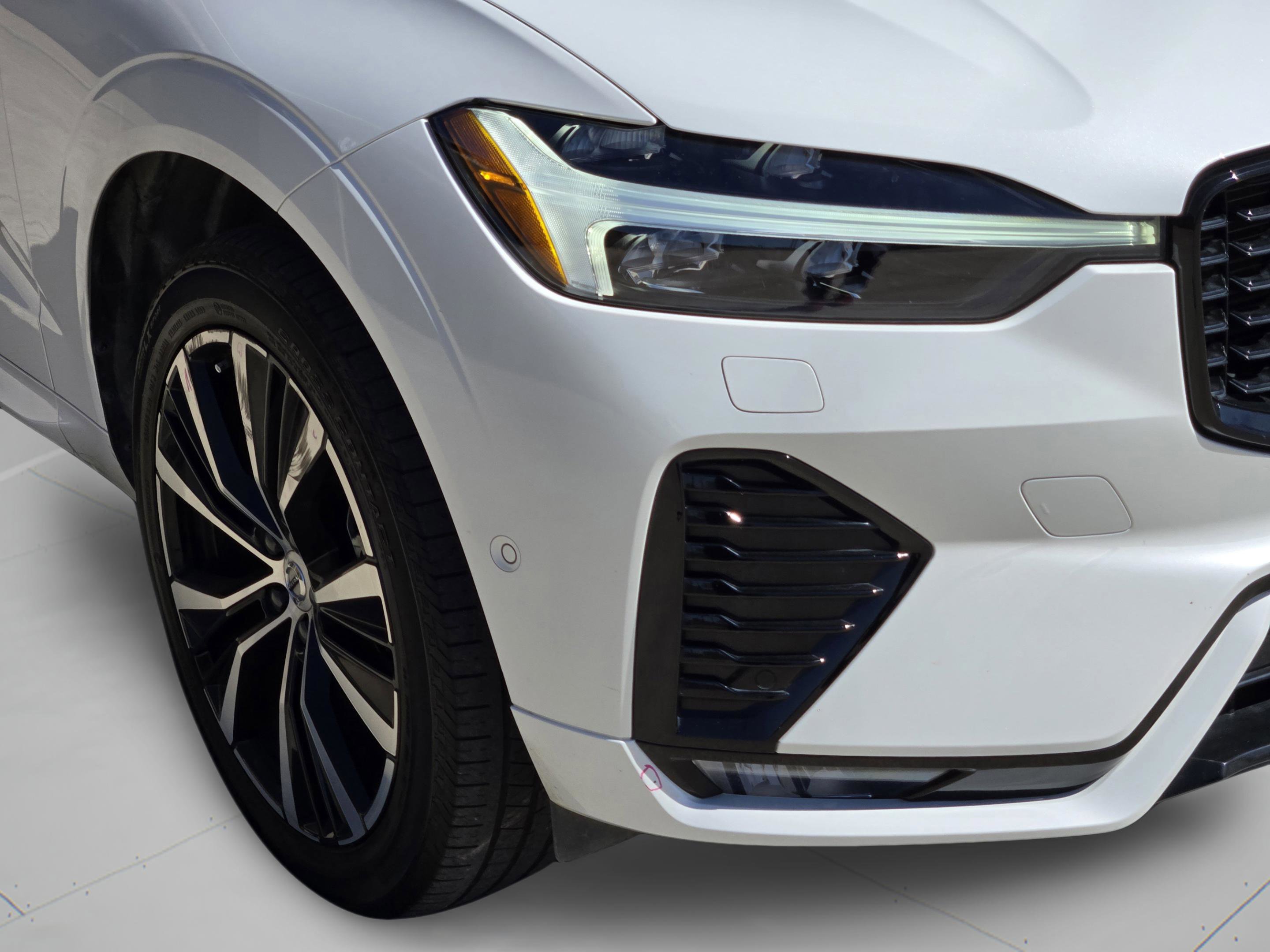 Used 2024 Volvo XC60 B5 Plus w/ Protection Package Premier image 13