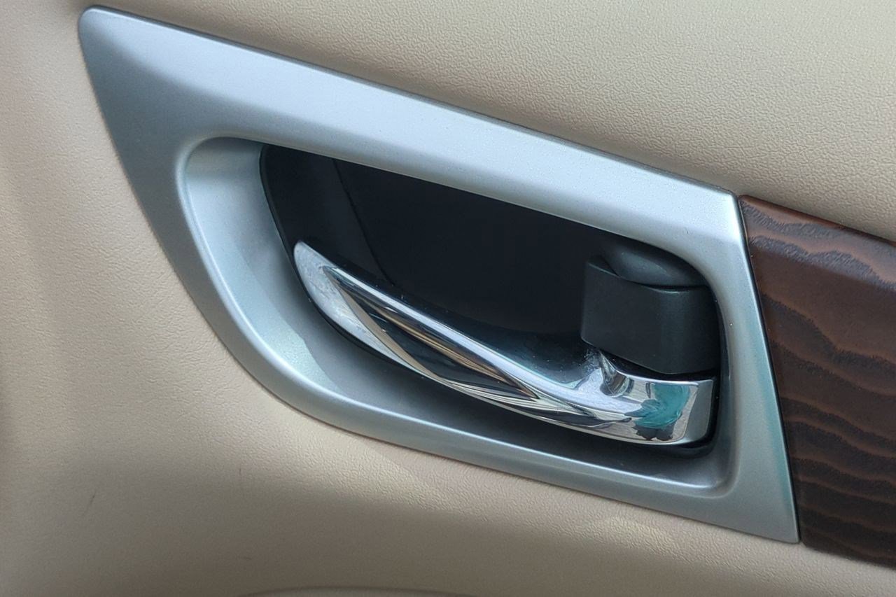 Used 2020 Nissan Pathfinder Platinum FWD image 42
