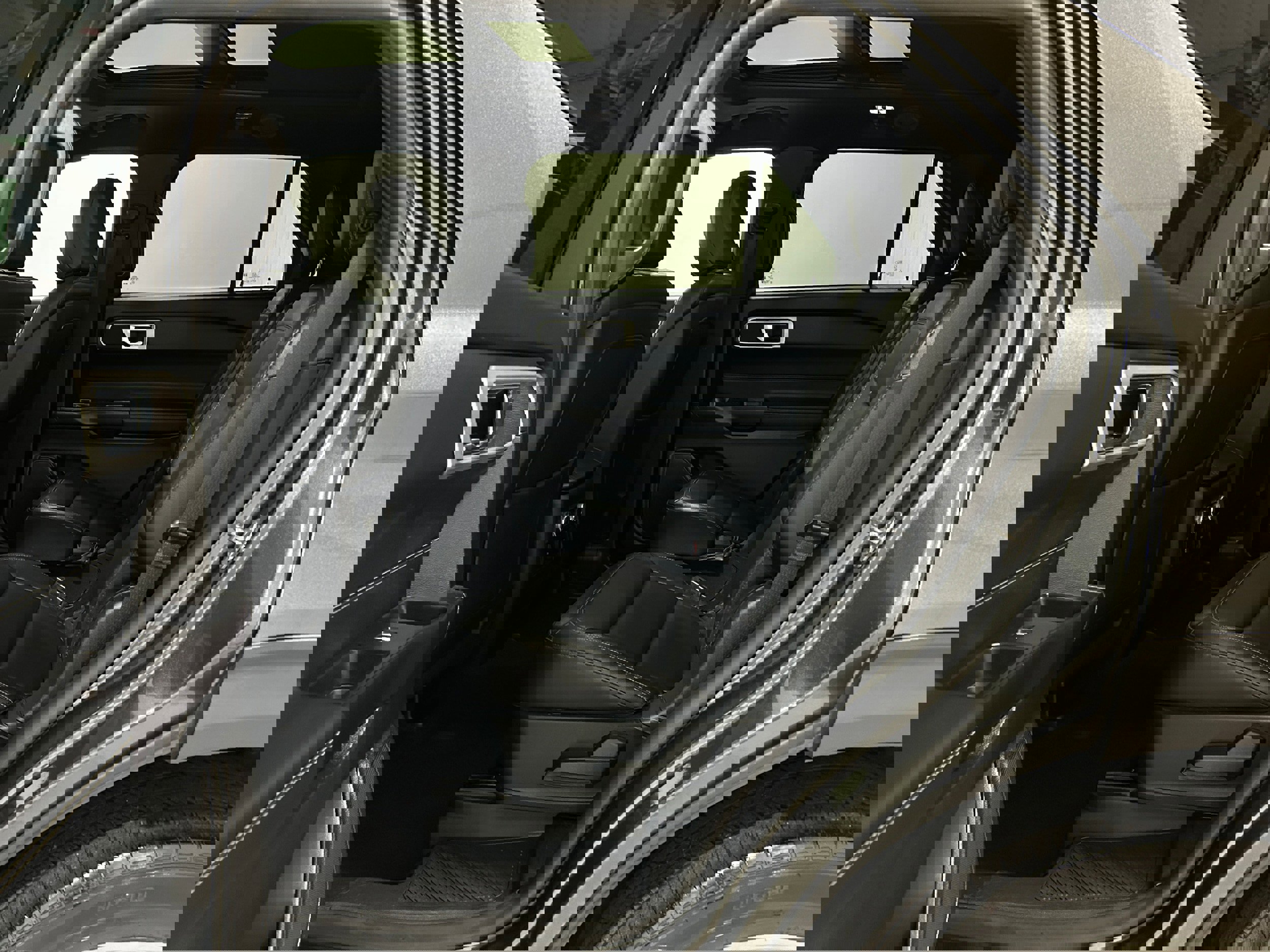 Used 2020 Ford Explorer XLT w/ Equipment Group 202A image 29