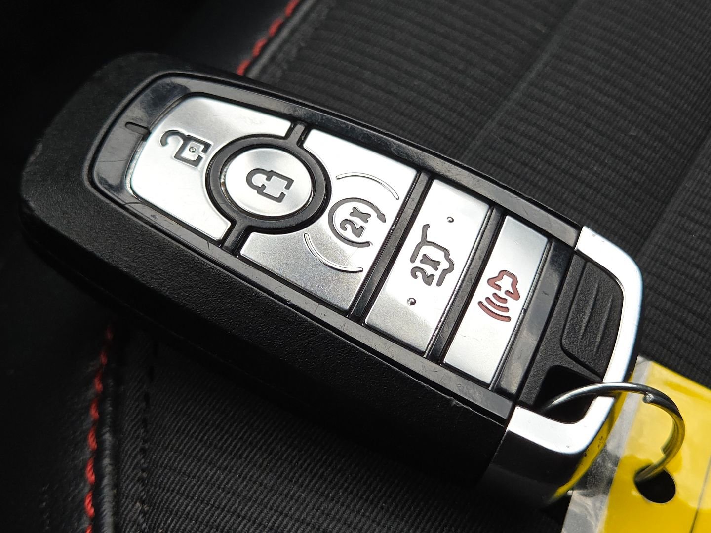 Used 2025 Ford Explorer ST-Line w/ ST-Line Street Pack AWD/4WD image 25