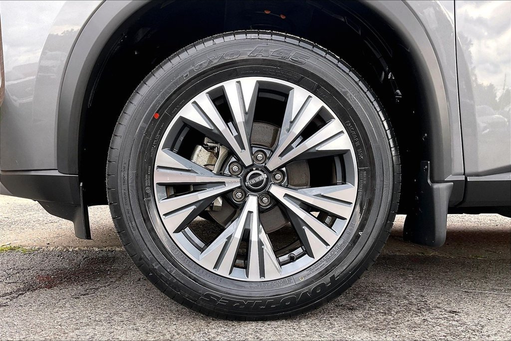 Used 2023 Nissan Rogue SV AWD/4WD image 9
