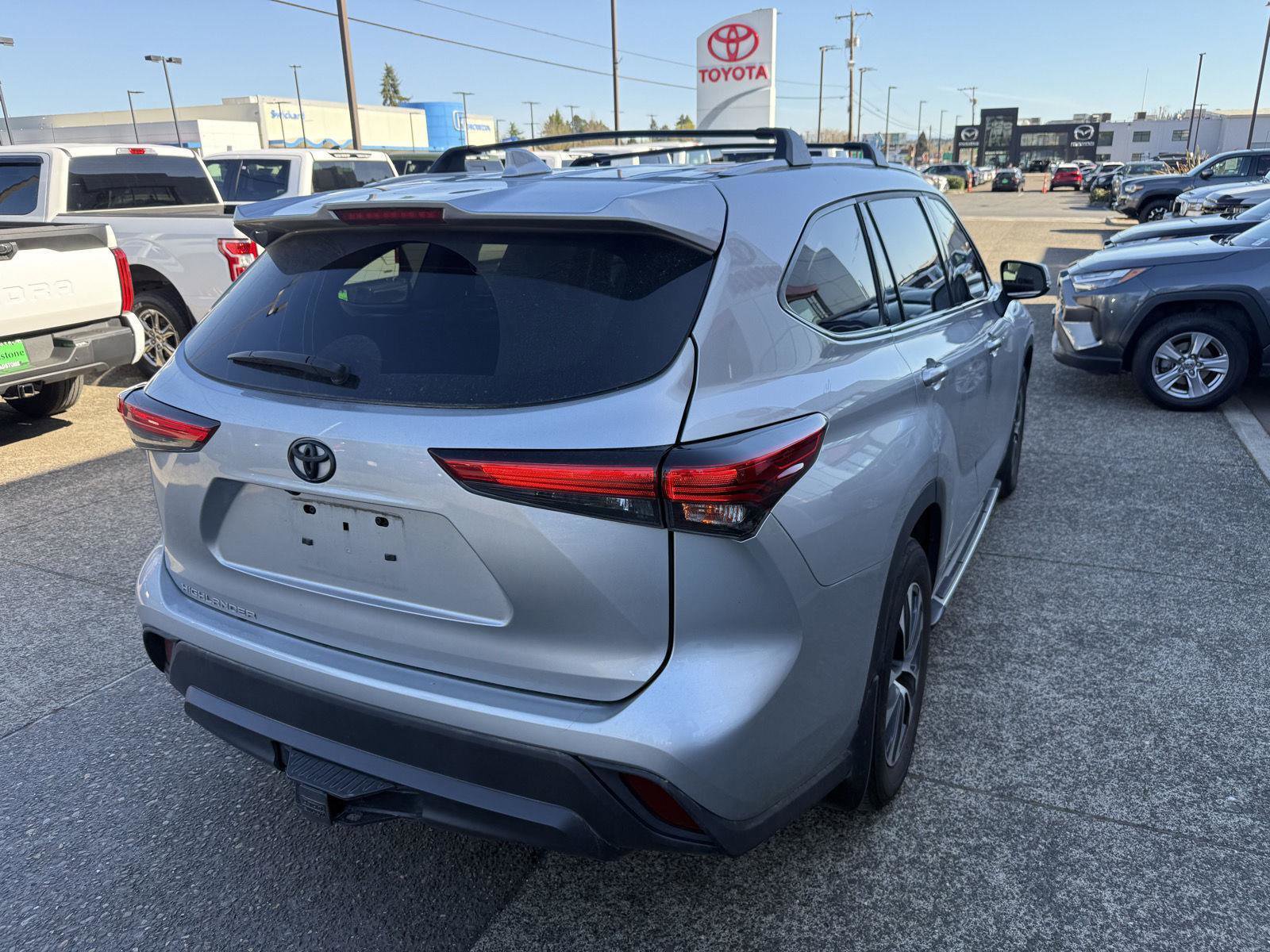 Used 2022 Toyota Highlander XLE image 4