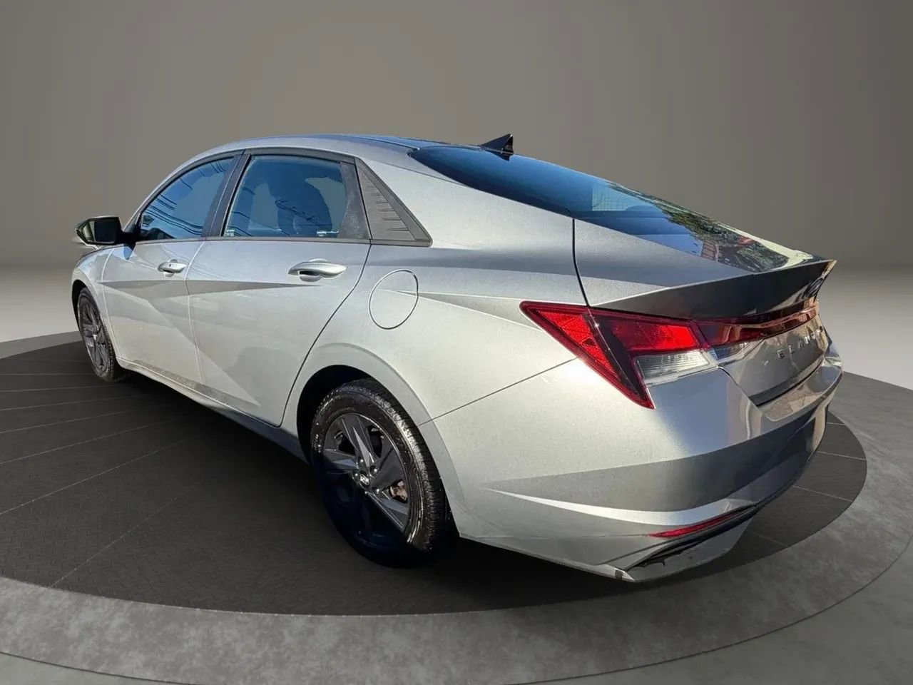 Used 2021 Hyundai Elantra SEL w/ Convenience Package image 7