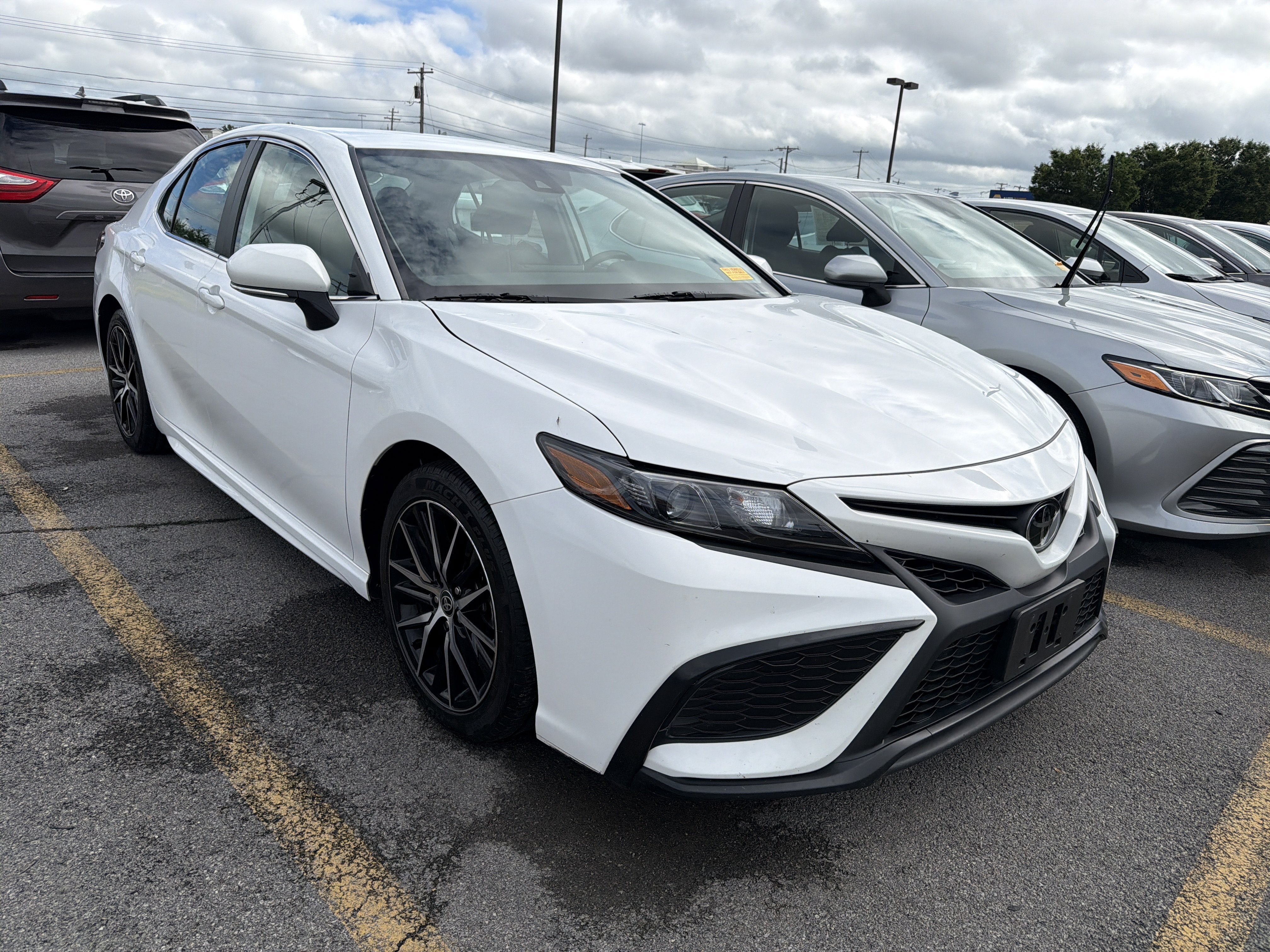 Used 2023 Toyota Camry SE w/ Cold Weather Package AWD/4WD image 2