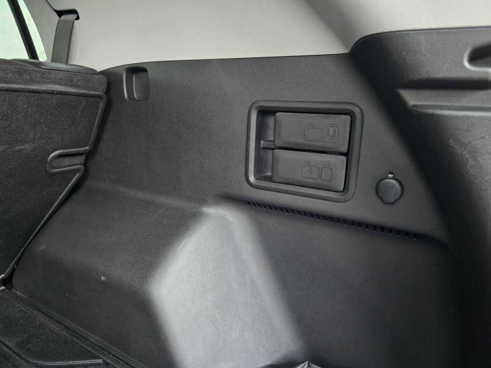 Used 2023 GMC Terrain SLE w/ LPO, Floor Liner Package image 26