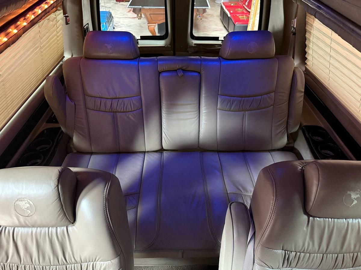 Used 2007 Chevrolet Express 1500 w/ Preferred Equipment Group RWD image 25