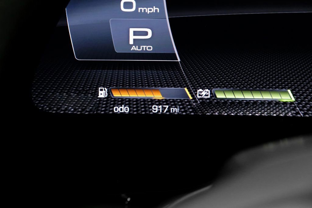 Used 2022 Ferrari SF90 Spider image 16