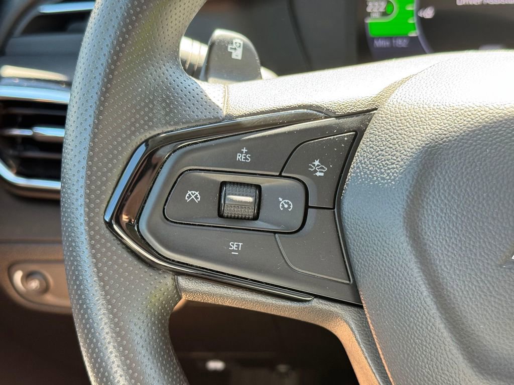 Used 2023 Chevrolet Bolt EUV LT FWD image 29