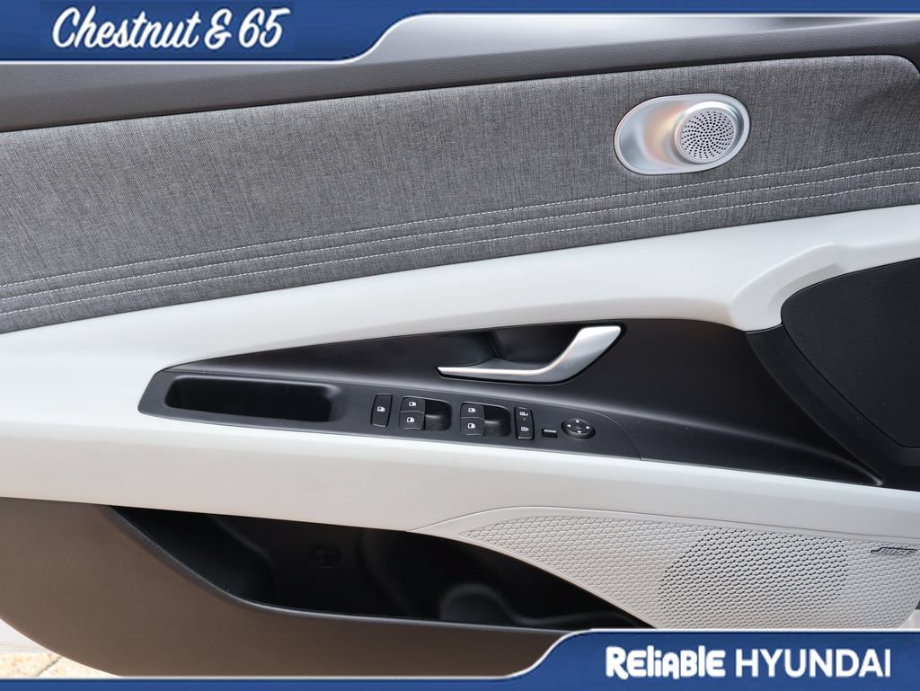 Certified 2025 Hyundai Elantra Limited FWD image 20