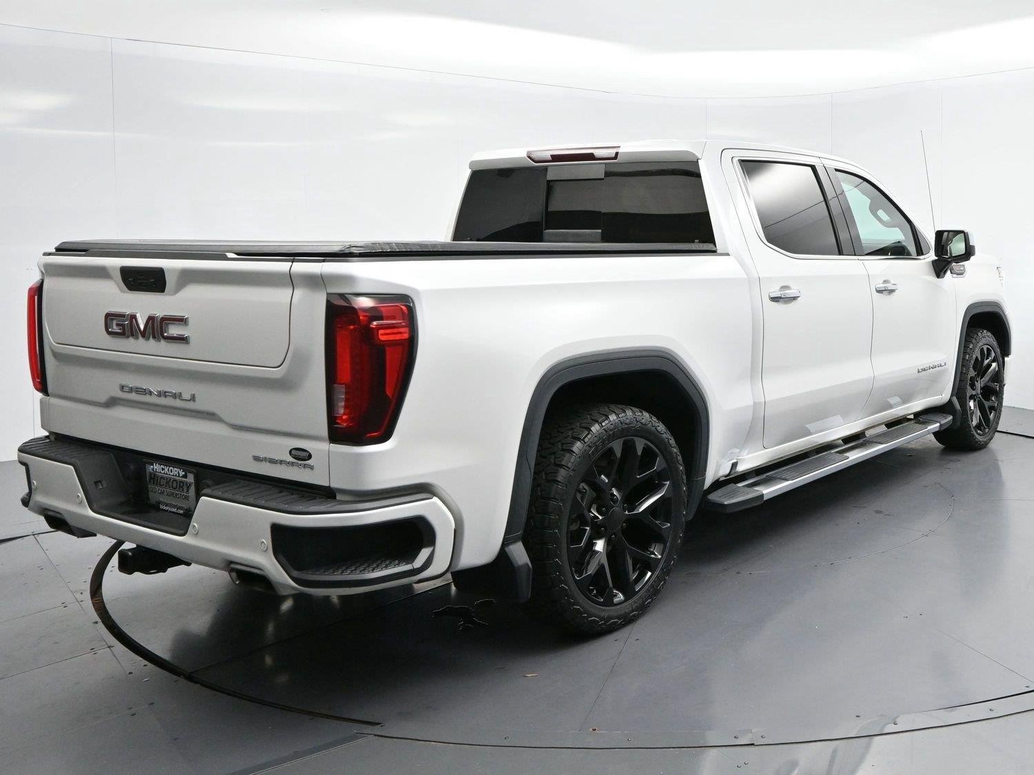 Used 2022 GMC Sierra 1500 Denali w/ Driver Alert Package II AWD/4WD image 3