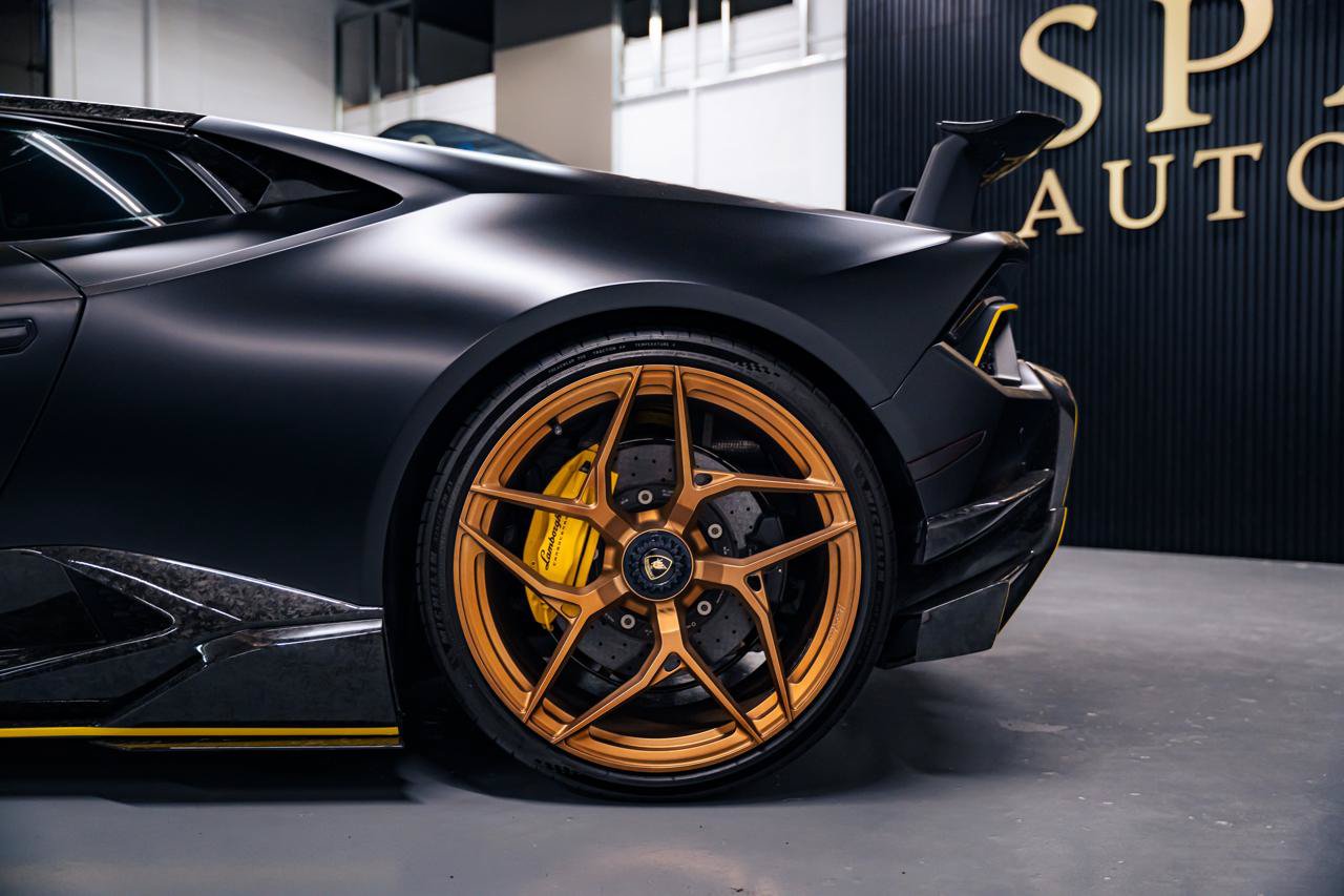 Used 2018 Lamborghini Huracan AWD/4WD image 6