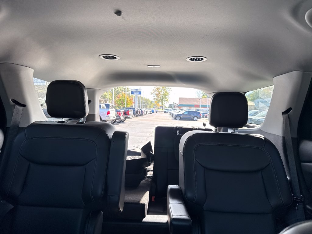 Used 2024 Ford Explorer XLT w/ Equipment Group 202A AWD/4WD image 42