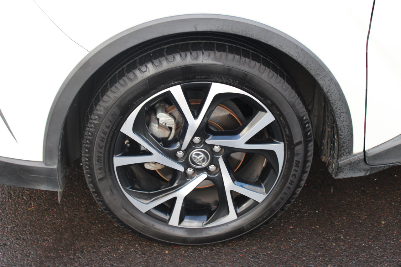 Used 2018 Toyota C-HR image 16