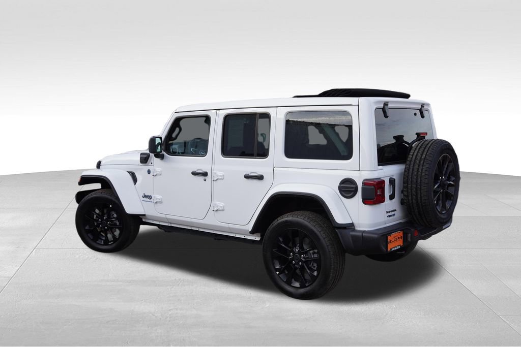 Certified 2025 Jeep Wrangler Unlimited Sahara w/ Safety Group image 9