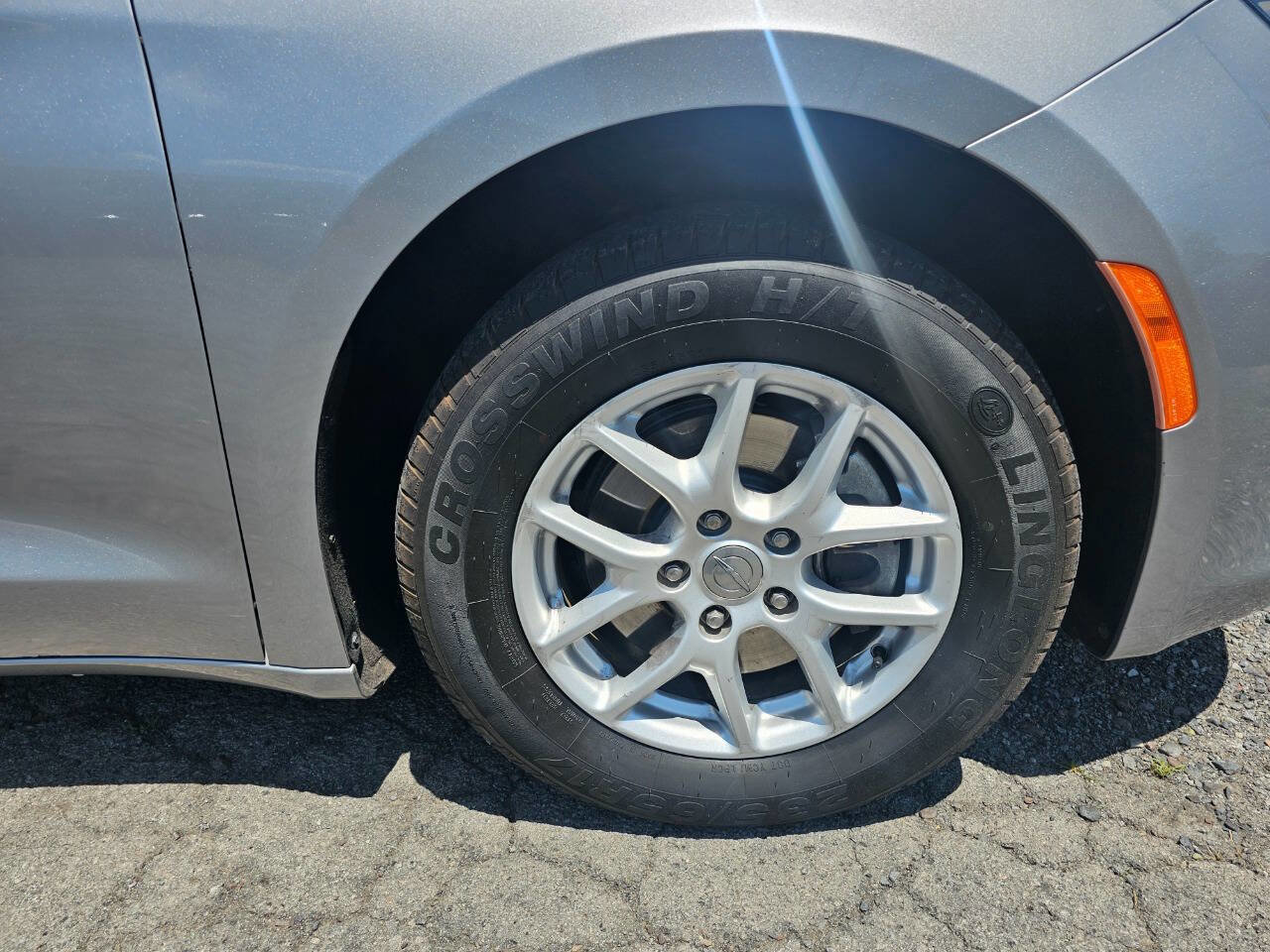 Used 2017 Chrysler Pacifica LX image 5