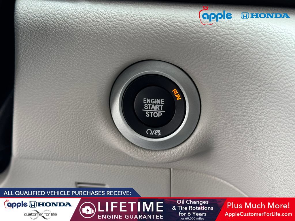 Used 2017 Chrysler Pacifica Touring FWD image 25