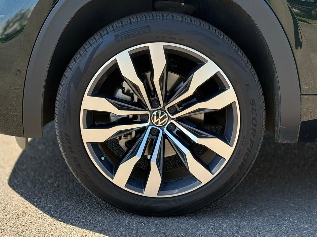 Used 2022 Volkswagen Atlas SEL Premium image 9