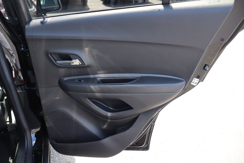 Used 2022 Chevrolet Trax LT w/ LT Convenience Package image 25