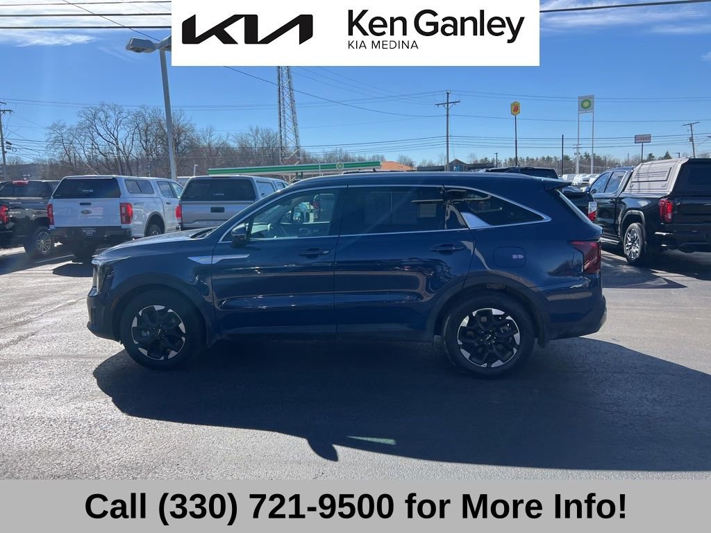 Certified 2025 Kia Sorento S FWD image 16