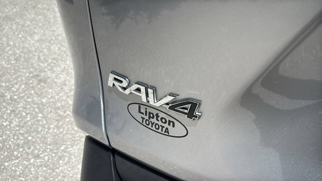 Used 2022 Toyota RAV4 XLE Premium FWD image 7