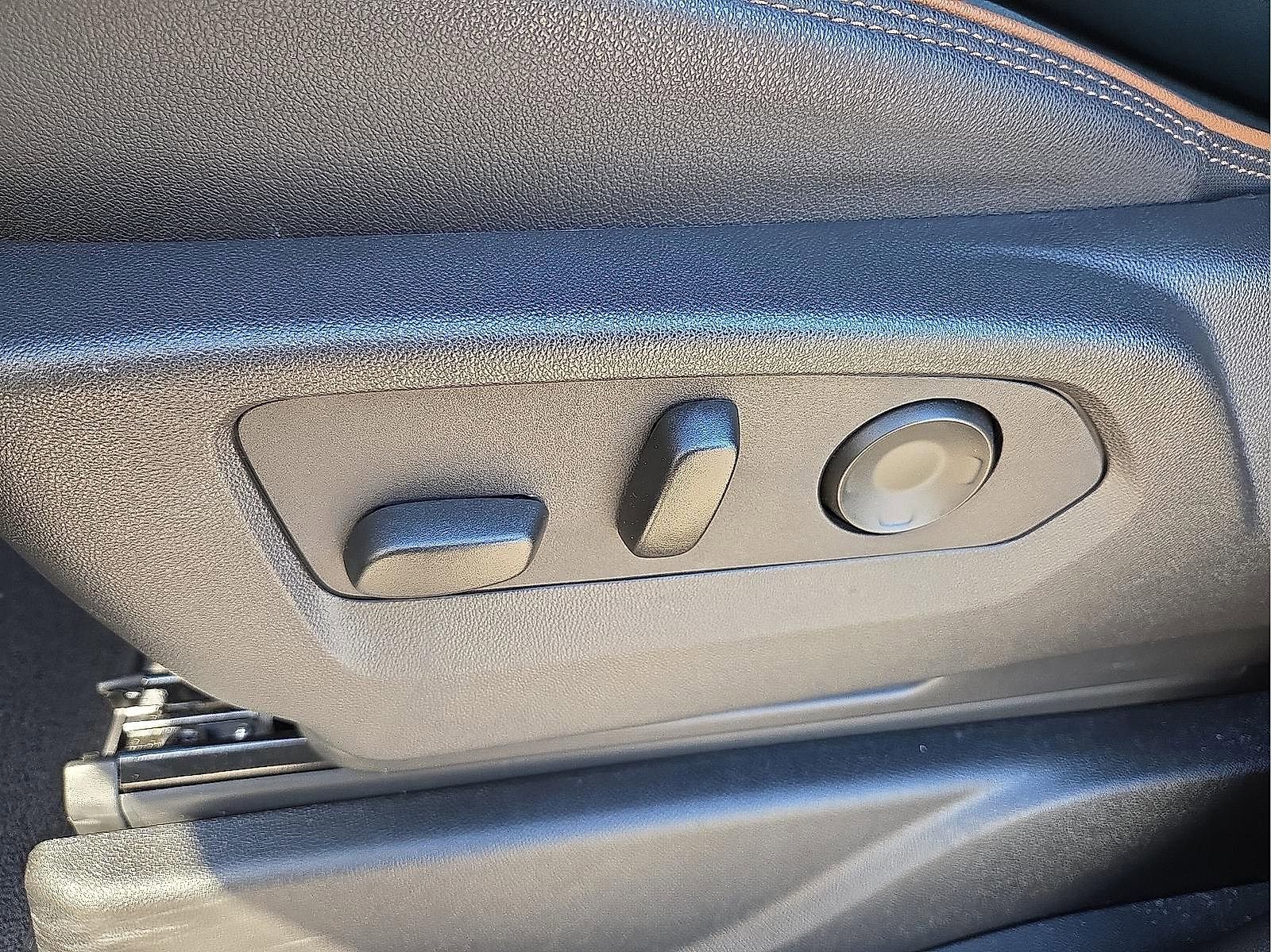 Used 2025 GMC Yukon AT4 w/ AT4 Premium Plus Package image 14