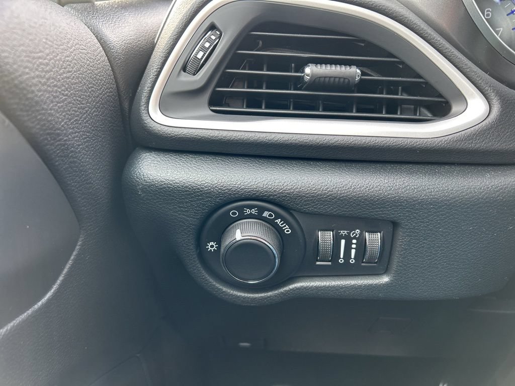 New 2026 Chrysler Voyager LX FWD image 21