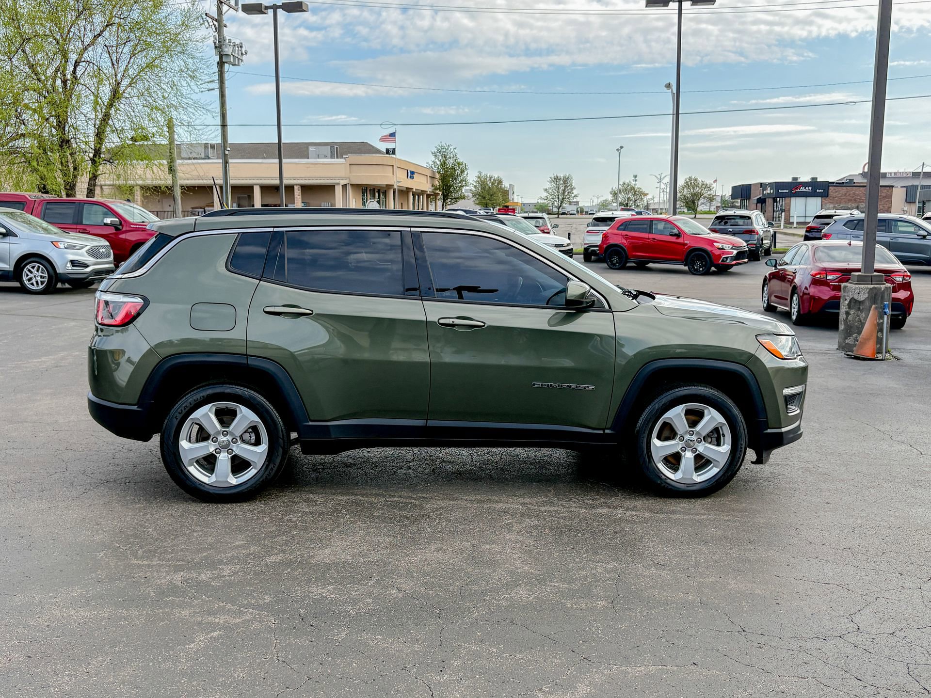Used 2018 Jeep Compass Latitude w/ Popular Equipment Group FWD image 14