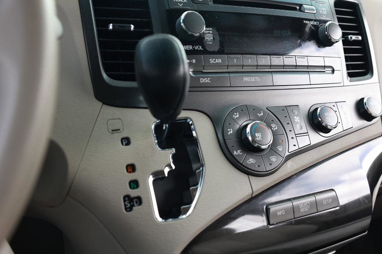 Used 2011 Toyota Sienna LE image 35