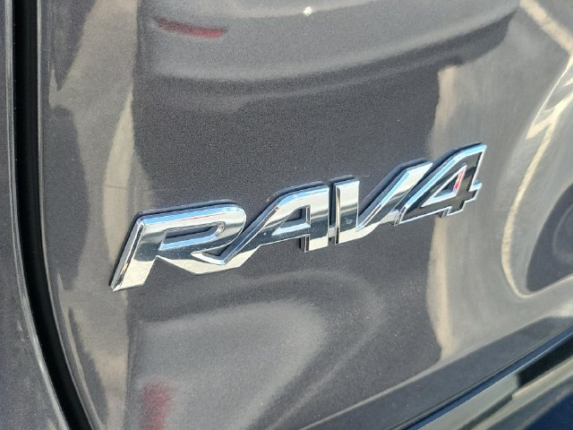 Used 2023 Toyota RAV4 XSE AWD/4WD image 7