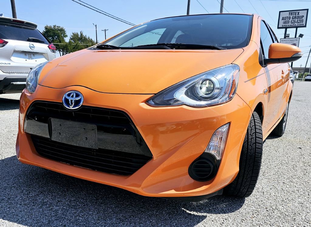 Used 2015 Toyota Prius C image 1