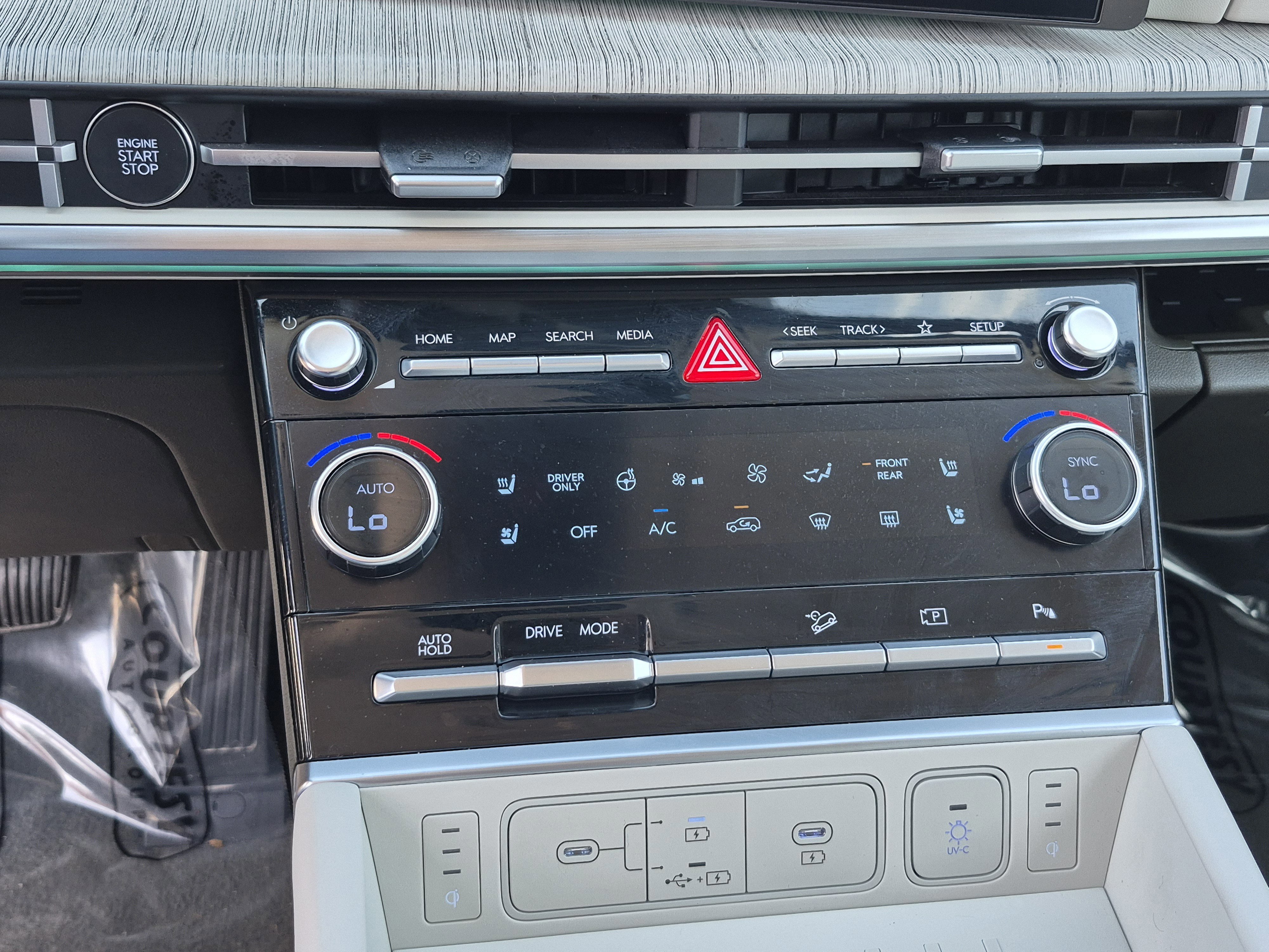 Certified 2025 Hyundai Santa Fe Calligraphy FWD image 30