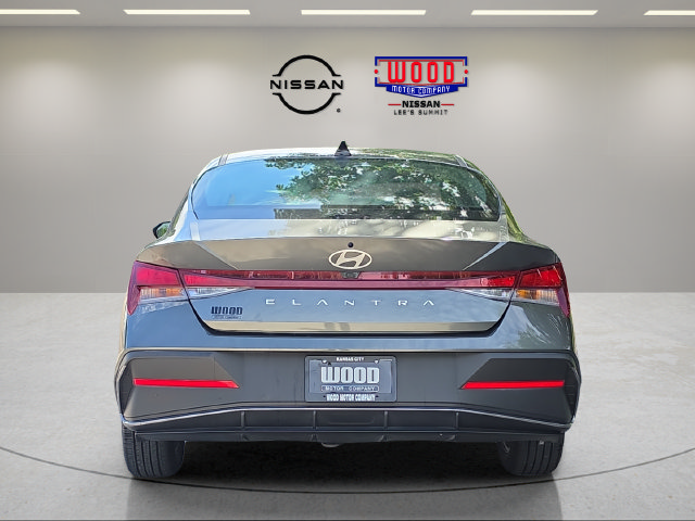 Used 2024 Hyundai Elantra SEL FWD image 3