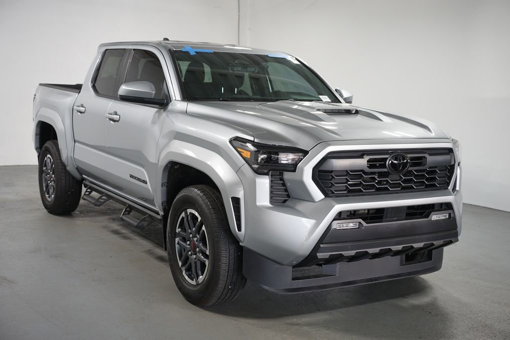 Used 2024 Toyota Tacoma TRD Sport image 3