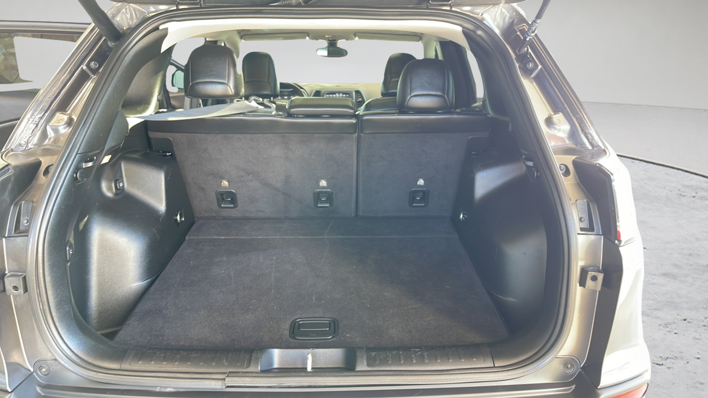 Used 2019 Jeep Cherokee Trailhawk w/ Comfort/Convenience Group AWD/4WD image 12