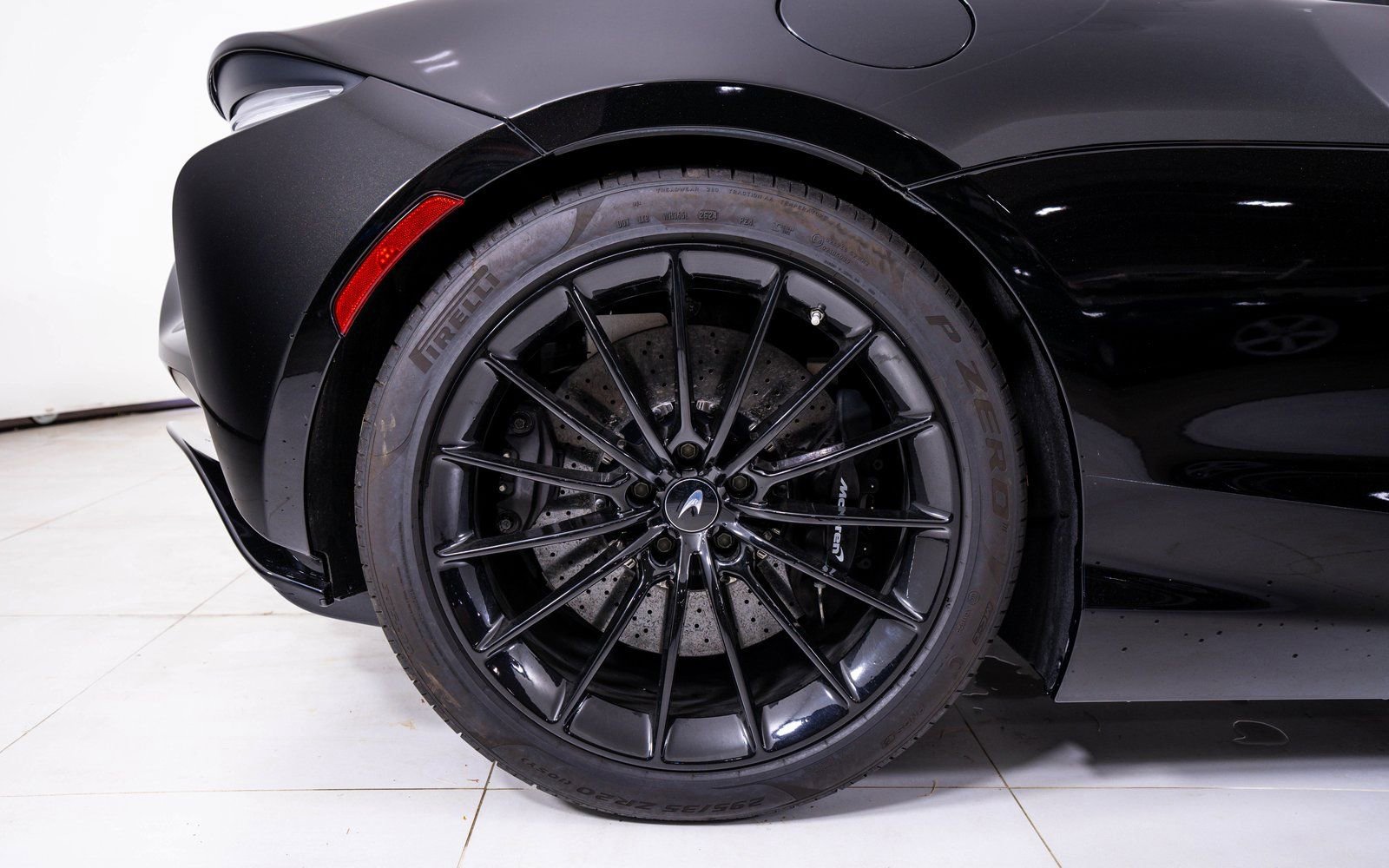 Used 2025 McLaren Artura Spider image 16