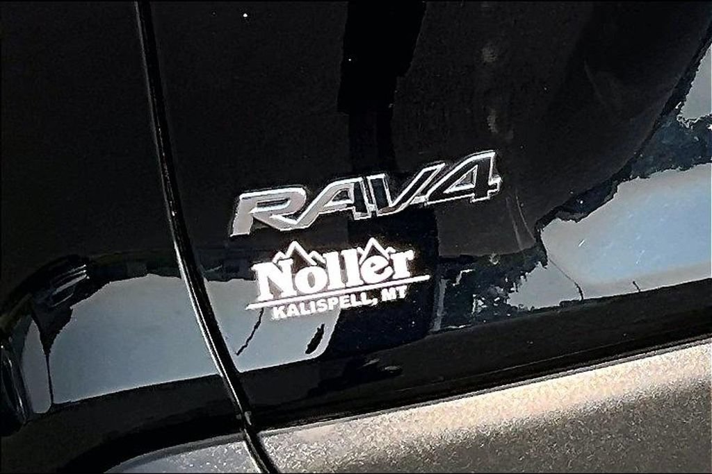 Used 2025 Toyota RAV4 XLE AWD/4WD image 8