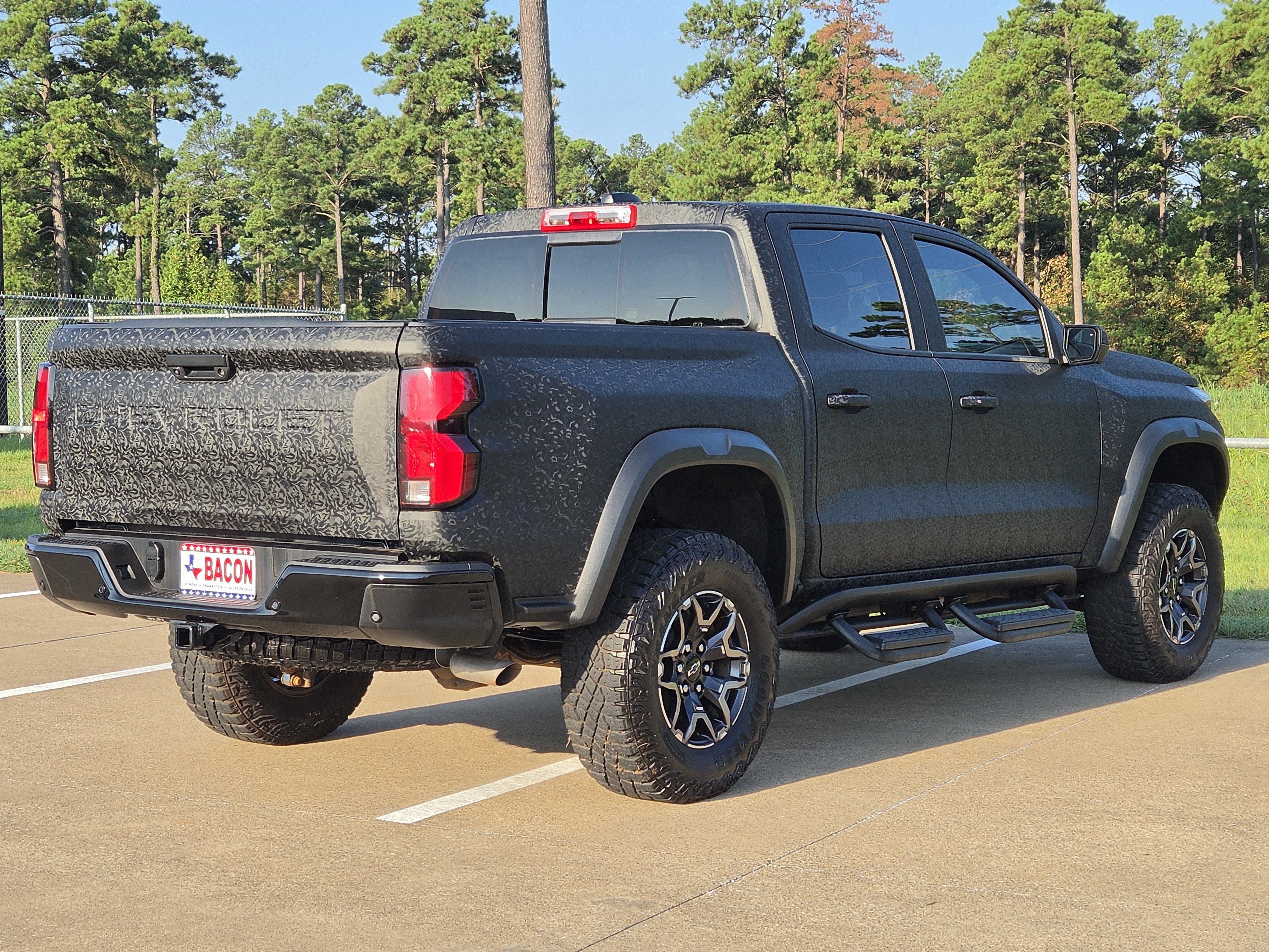 Used 2026 Chevrolet Colorado ZR2 w/ Technology Package AWD/4WD image 4