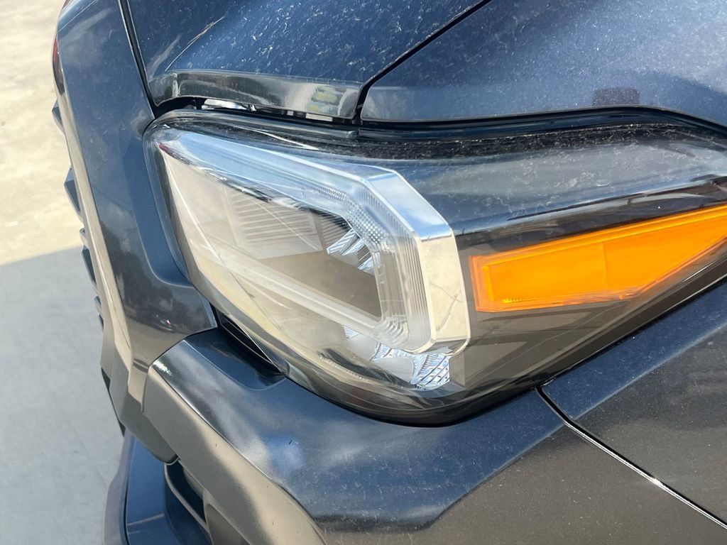 Used 2021 Toyota Tacoma TRD Off-Road image 10