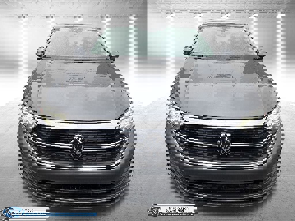 Used 2024 Volkswagen Jetta SE image 2