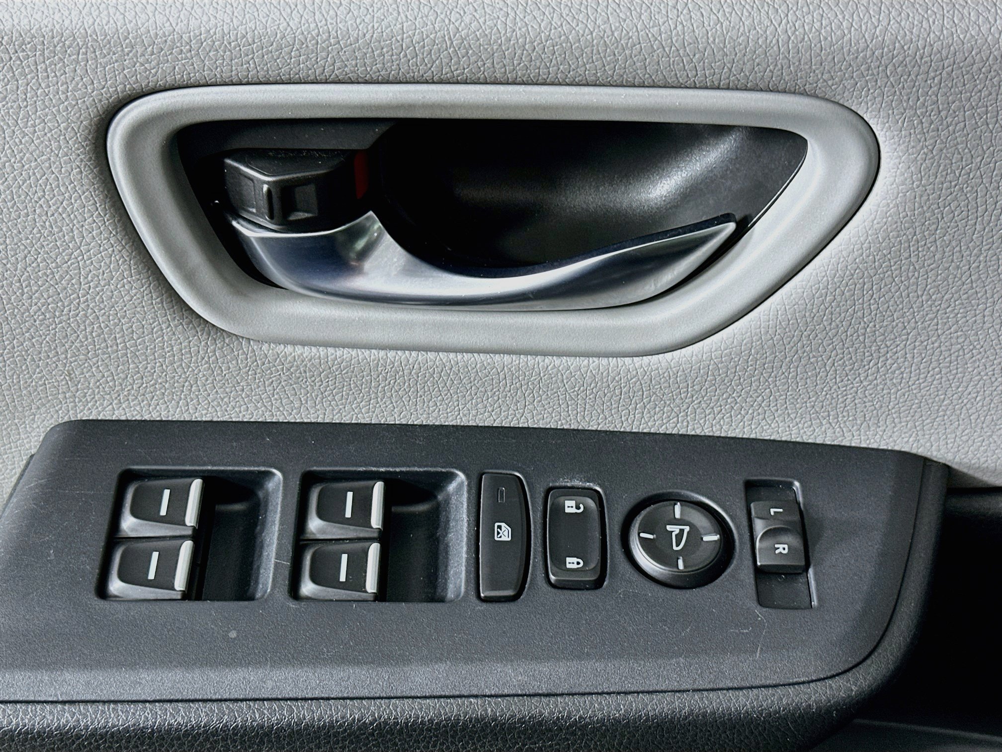 Used 2023 Honda Pilot LX image 15