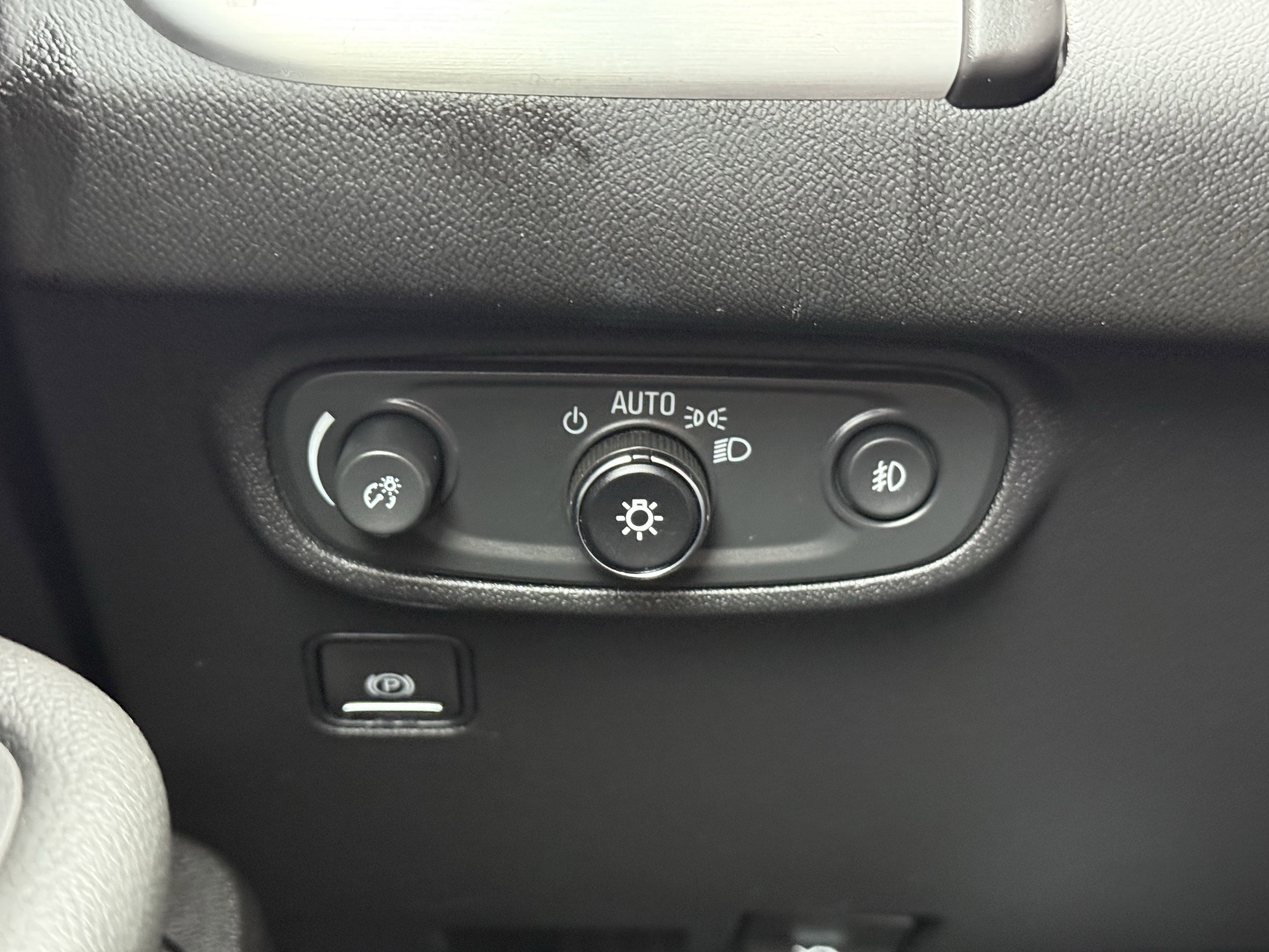 Used 2024 GMC Terrain SLT image 25