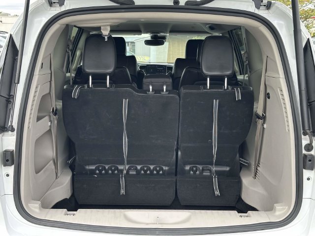 Used 2024 Chrysler Pacifica Touring-L FWD image 12