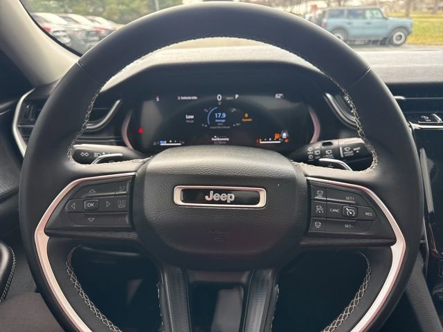 Used 2023 Jeep Grand Cherokee Laredo X image 11