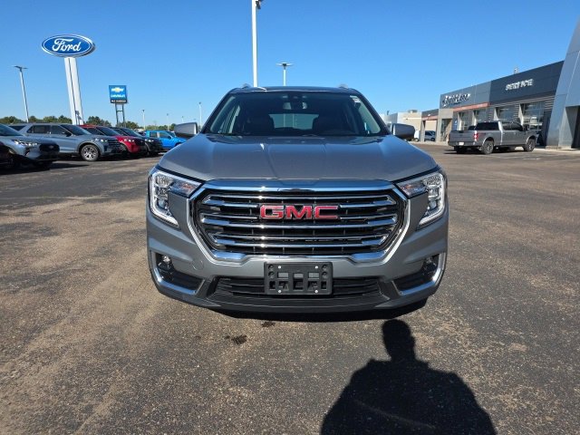 Used 2023 GMC Terrain SLT image 2