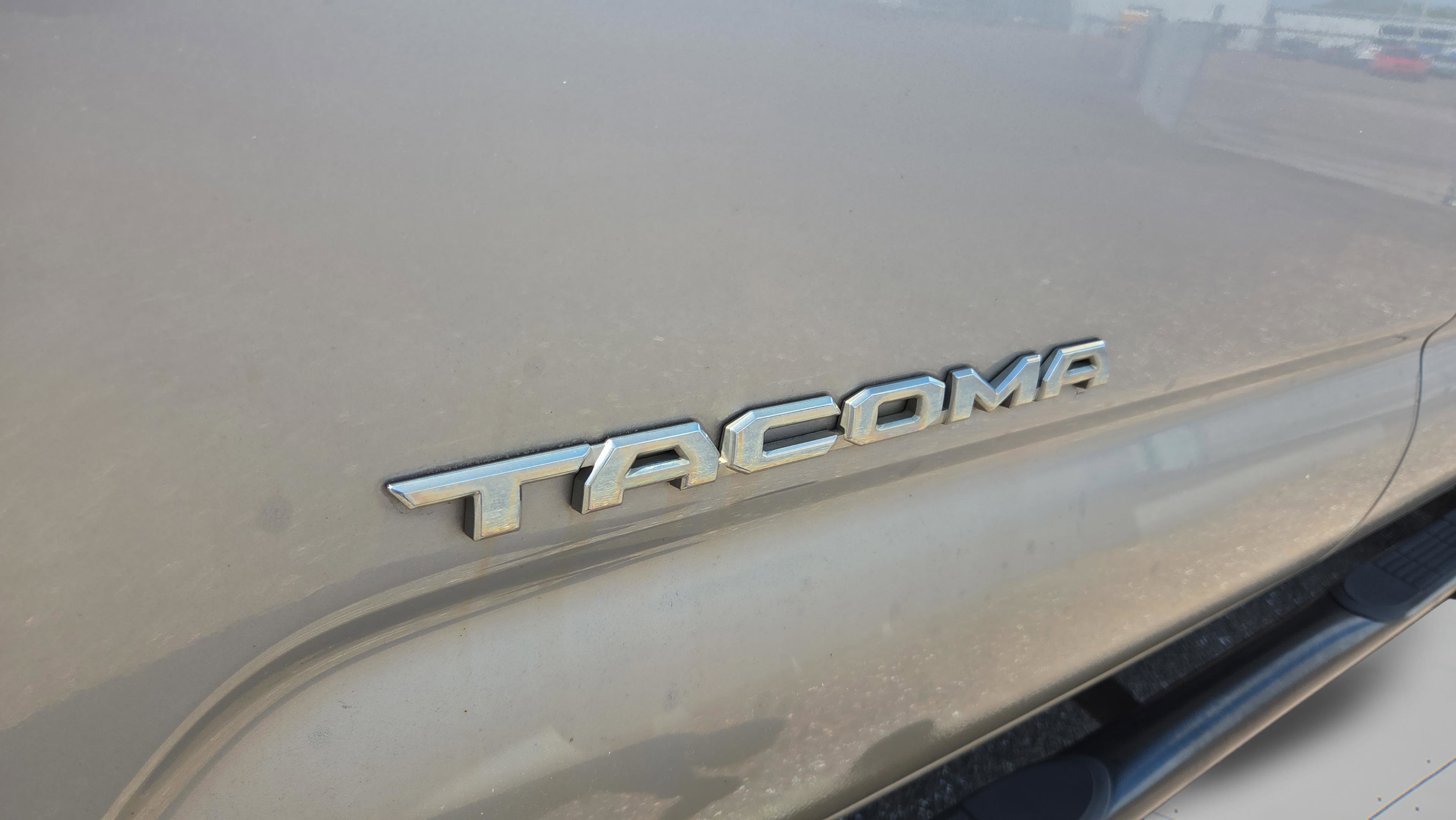 Used 2017 Toyota Tacoma SR5 w/ Tow Package RWD image 31