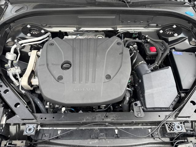 Used 2025 Volvo XC60 B5 Plus image 34