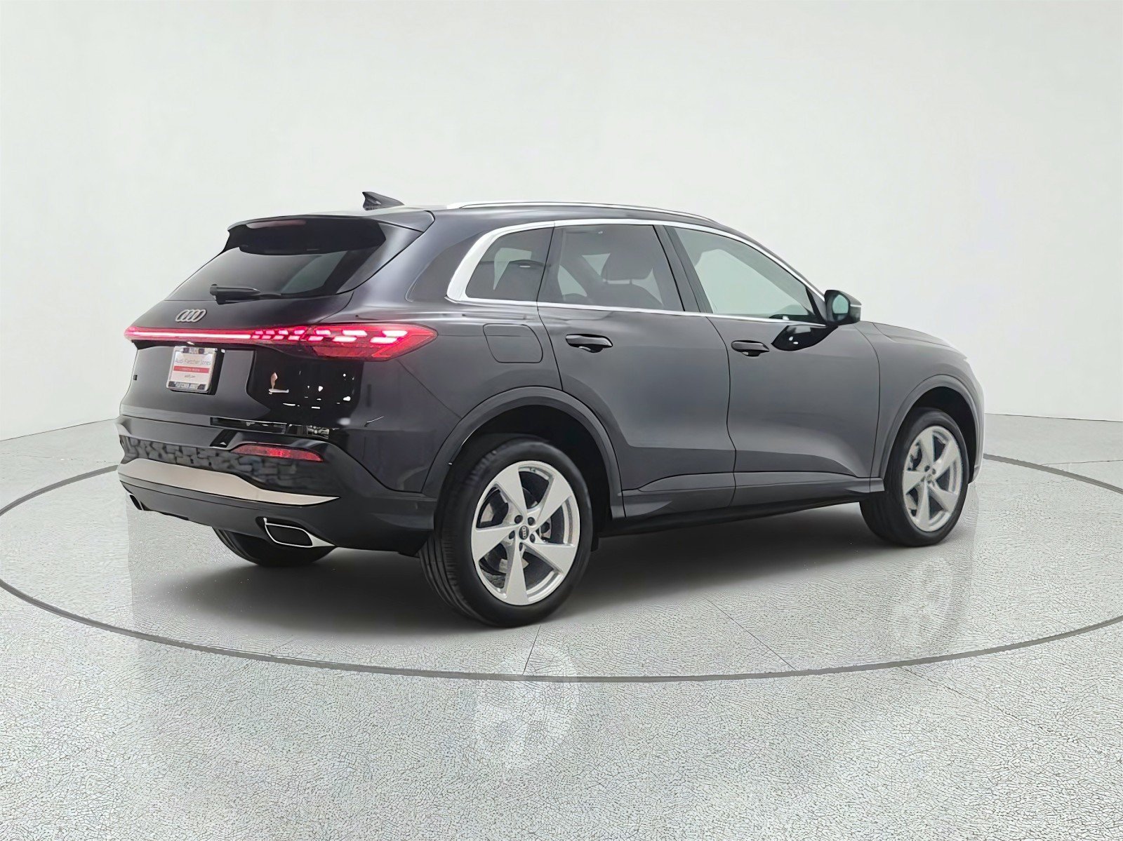 Used 2025 Audi Q5 Premium w/ Premium Plus AWD/4WD image 5