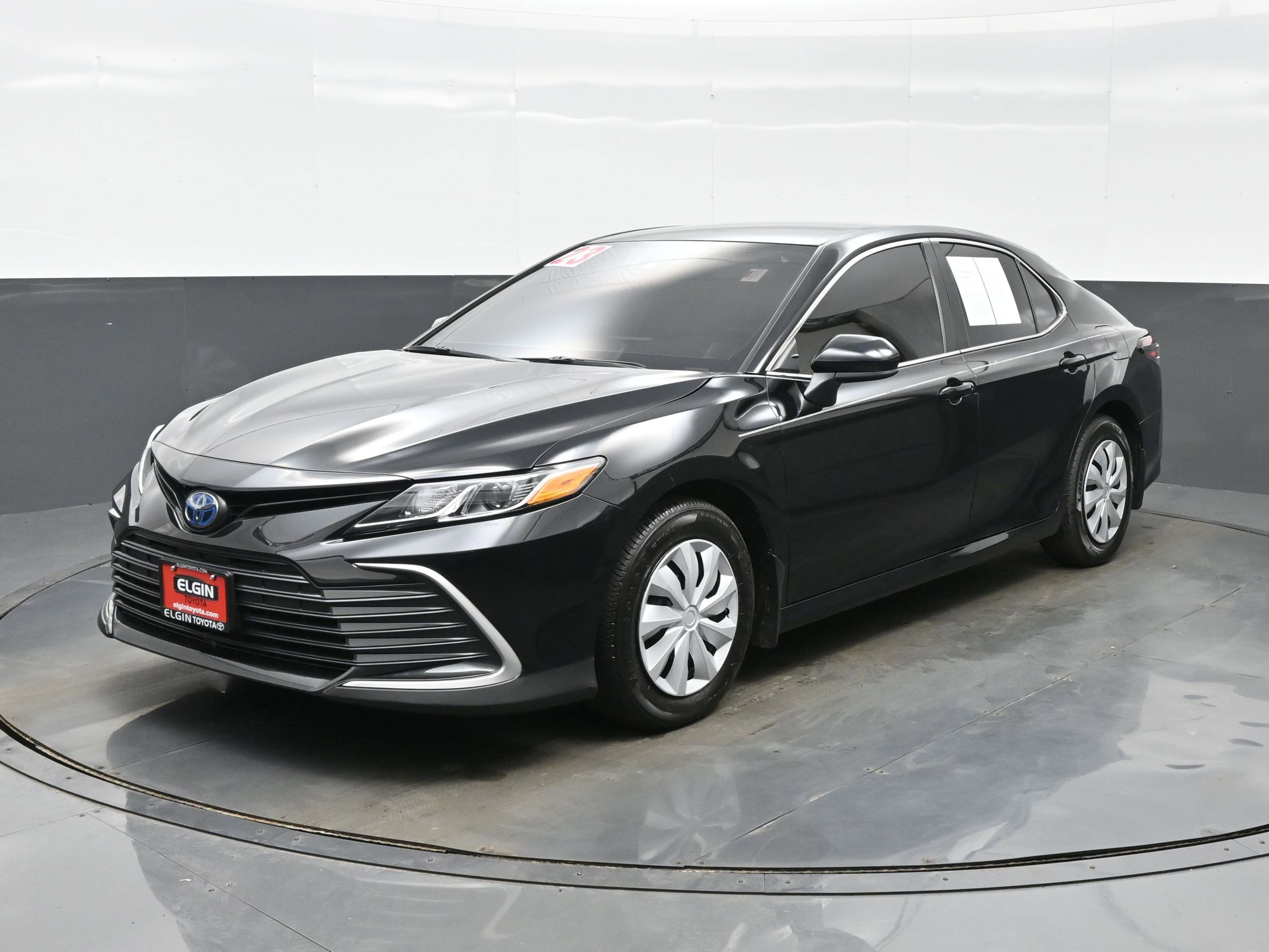 Used 2023 Toyota Camry LE image 2