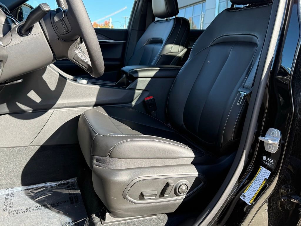 New 2025 Jeep Grand Cherokee L Limited w/ Black Appearance Package image 2