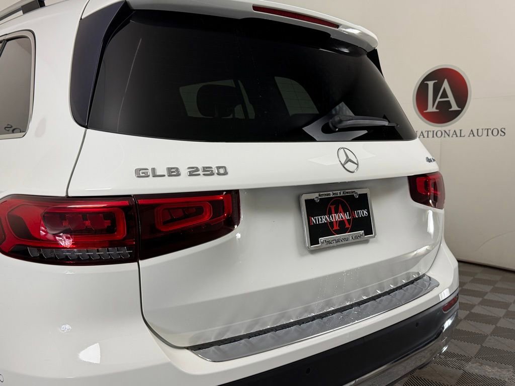 Used 2022 Mercedes-Benz GLB 250 4MATIC w/ Premium Package Lite image 10